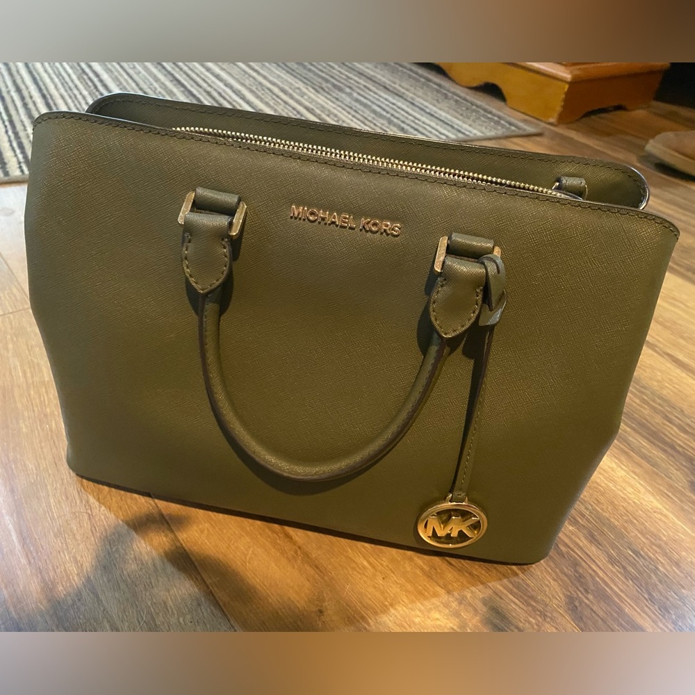 Michael Kors HandBag (comes with removable cross body strap)